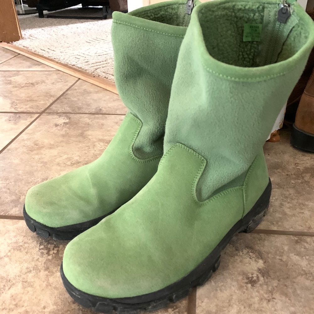 Lands end boots.